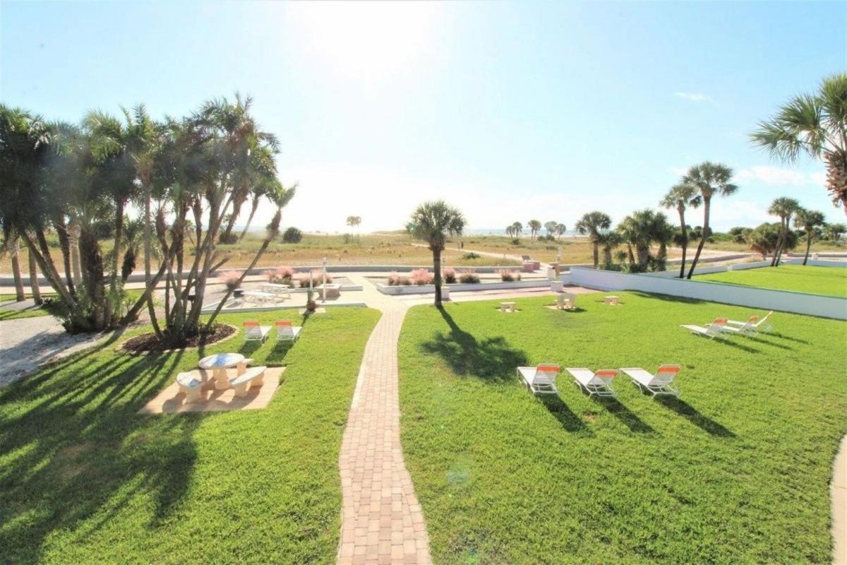 Tropic Terrace #16 - Beachfront Rental Apts St. Pete Beach Eksteriør bilde